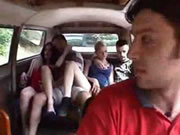 兩對男女在大巴上做愛